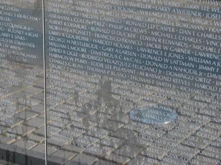 damage to vietnam memorial